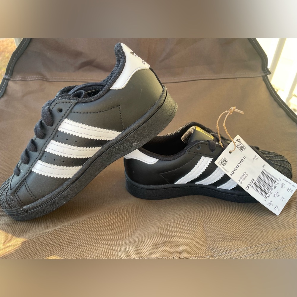 Little kids Shell-toe Superstar Adidas size 11.